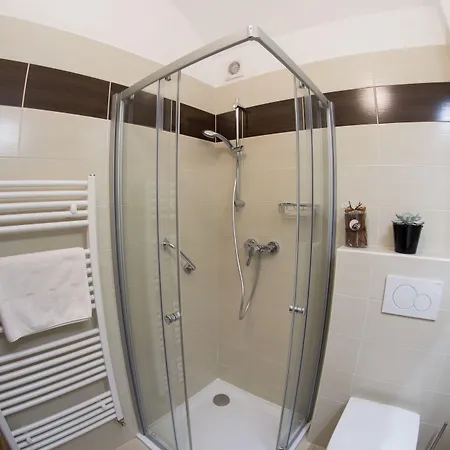 Otel Krumlov 3*